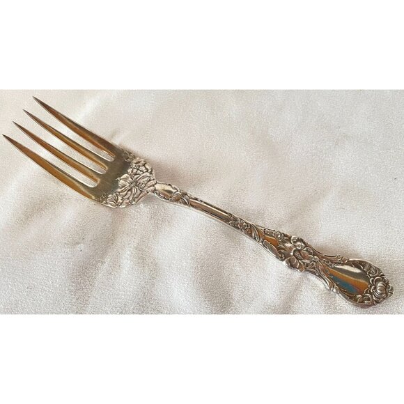 🌸 Antique Wallace Silverplate Cold Meat Serving Fork – 1902 Floral Pattern, 8" - Picture 1 of 9